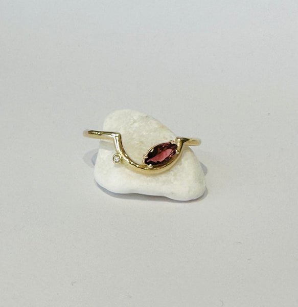 Smile Tourmaline and Diamond Ring 9 karats Gold