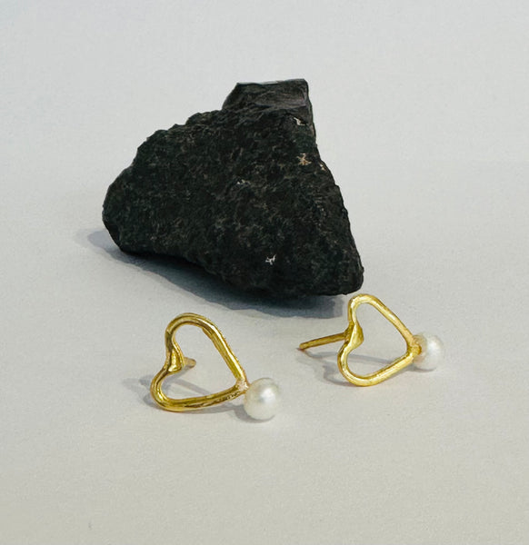 Simplicity  Hearts with Pearl Stud Earrings