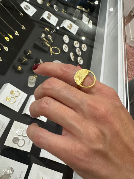 Retro Lotus The Circle Sunset Ring