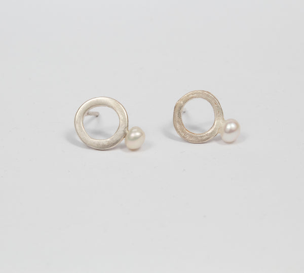 Simplicity Circle with Pearl Stud Earrings