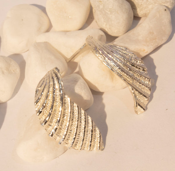 Shell Big Half Grainy Earrings