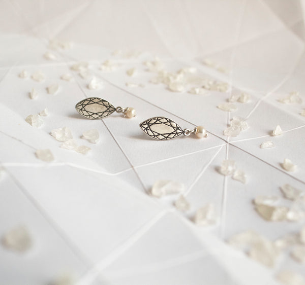 Super Cuts The Marquise Stud Earrings with Pearl