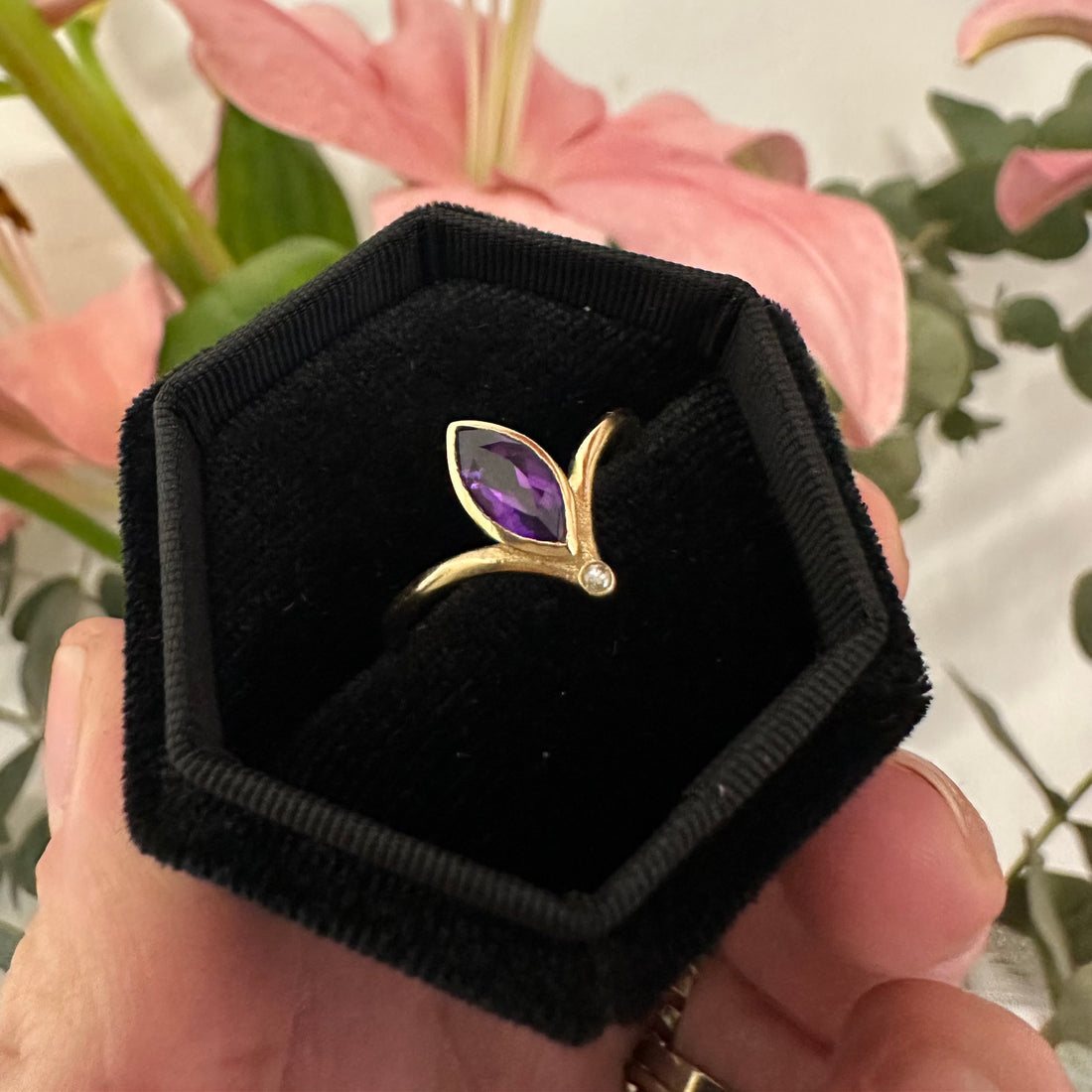 Marquise Amethyst and Diamond Ring 9 karats Gold