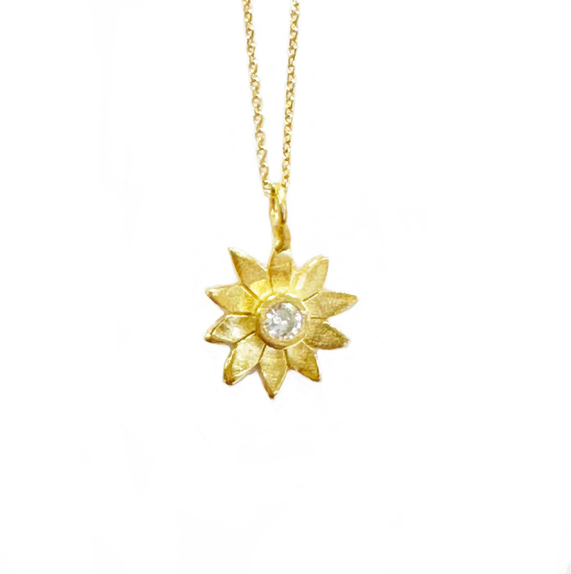 Essence Daisy Zircon Necklace