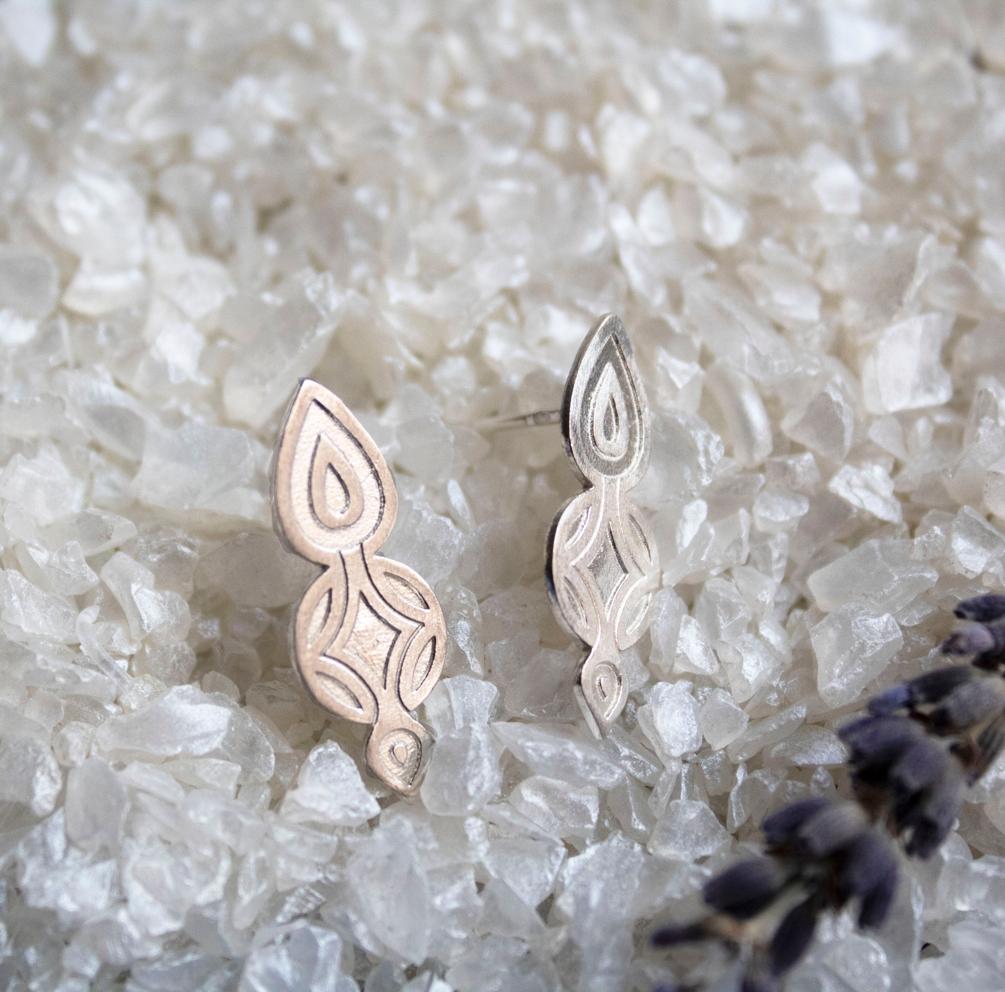 Art Deco Drops in Circle Stud Earrings