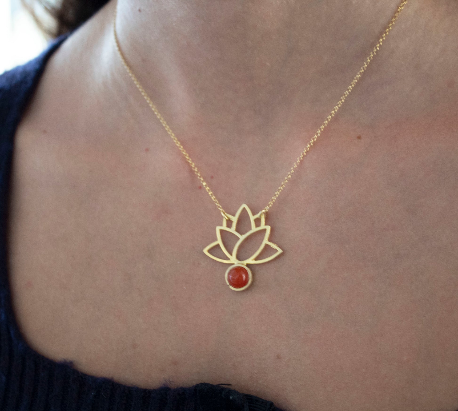 lotus necklace with carneol stone