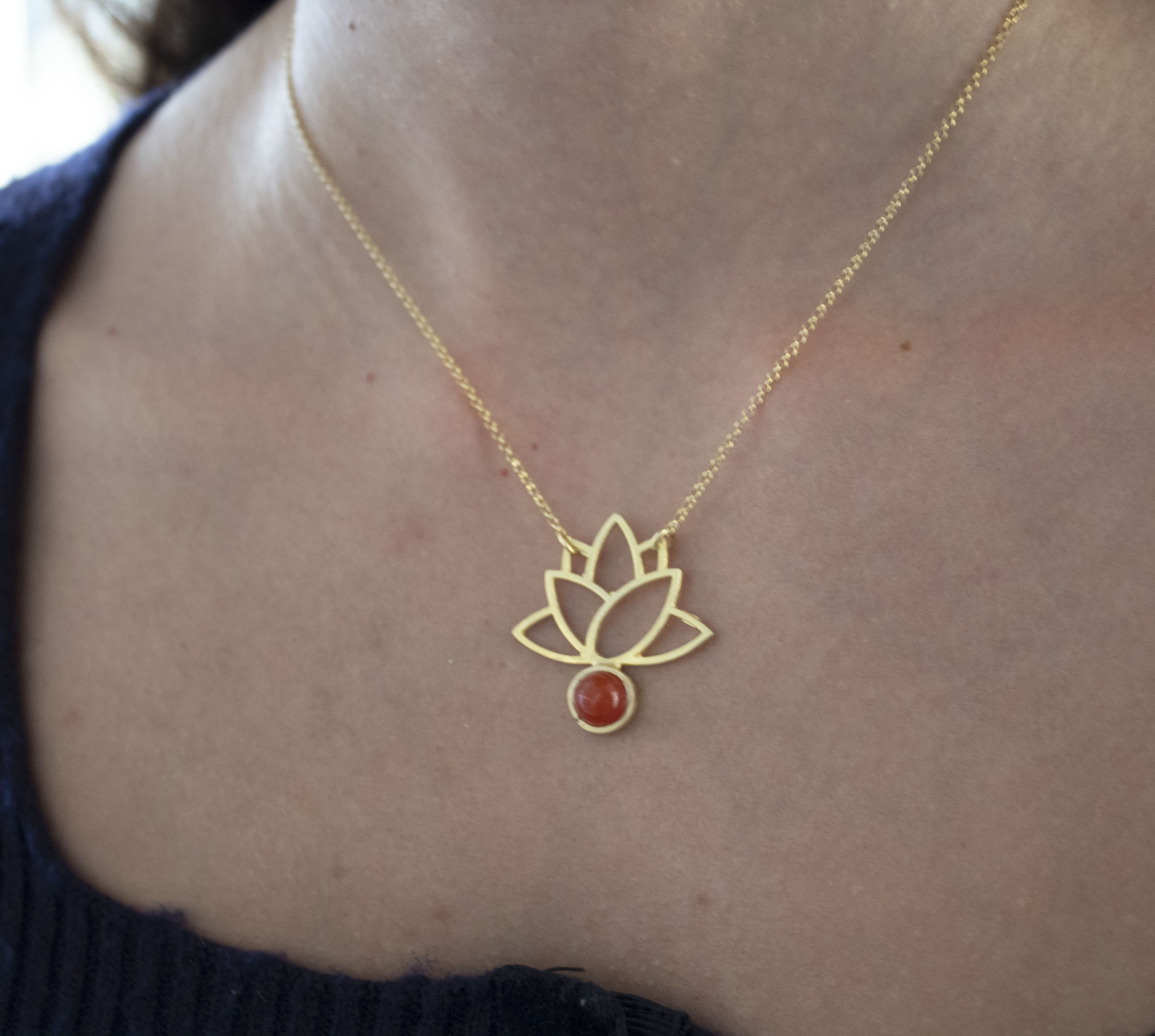 lotus necklace with carneol stone