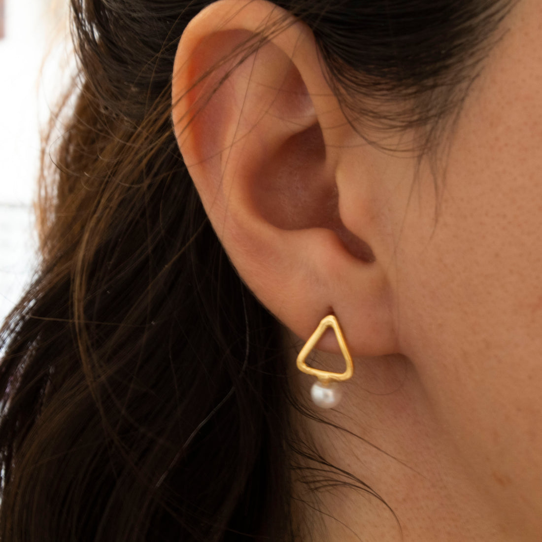 Simplicity Triangle with Pearl Stud Earrings