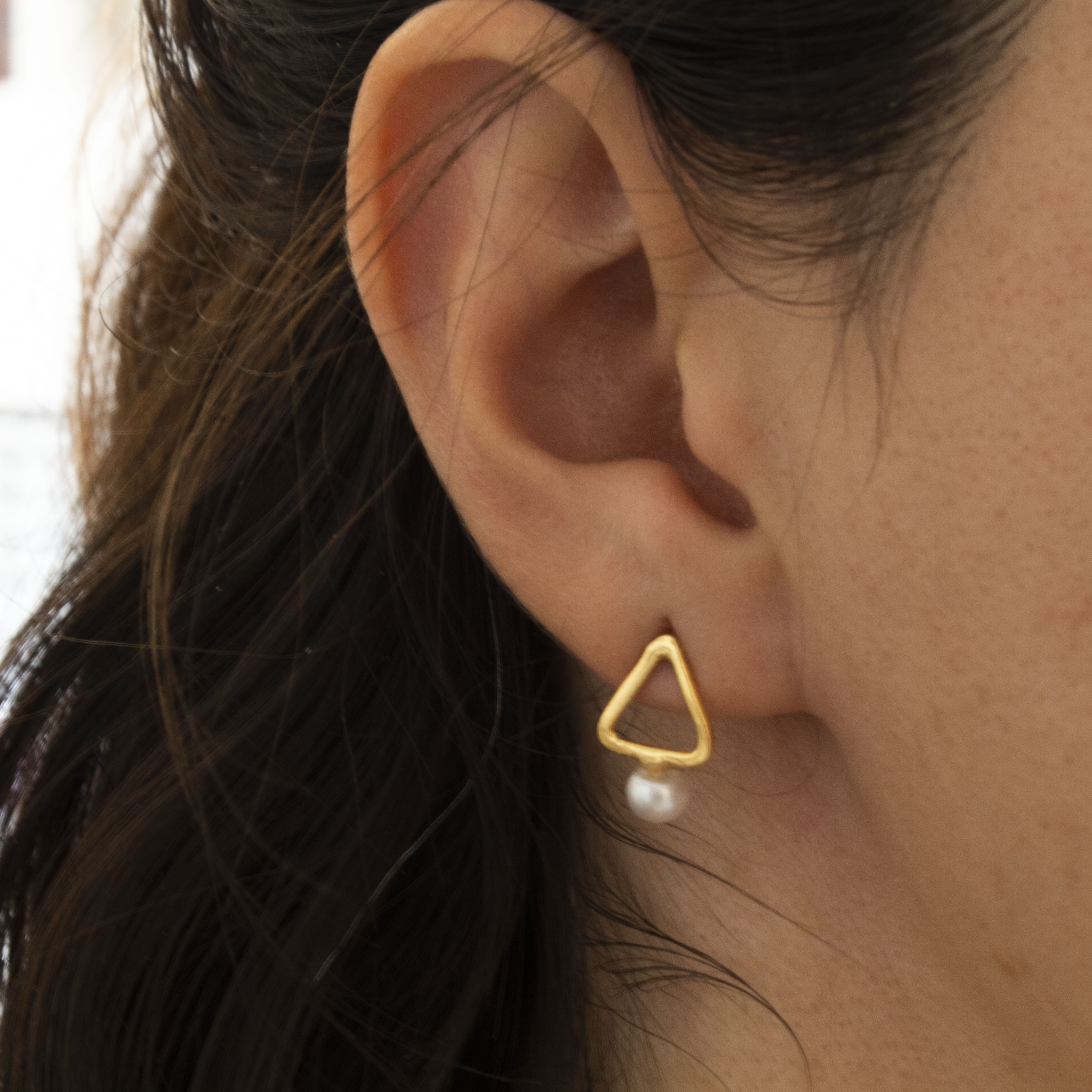 Simplicity Triangle with Pearl Stud Earrings