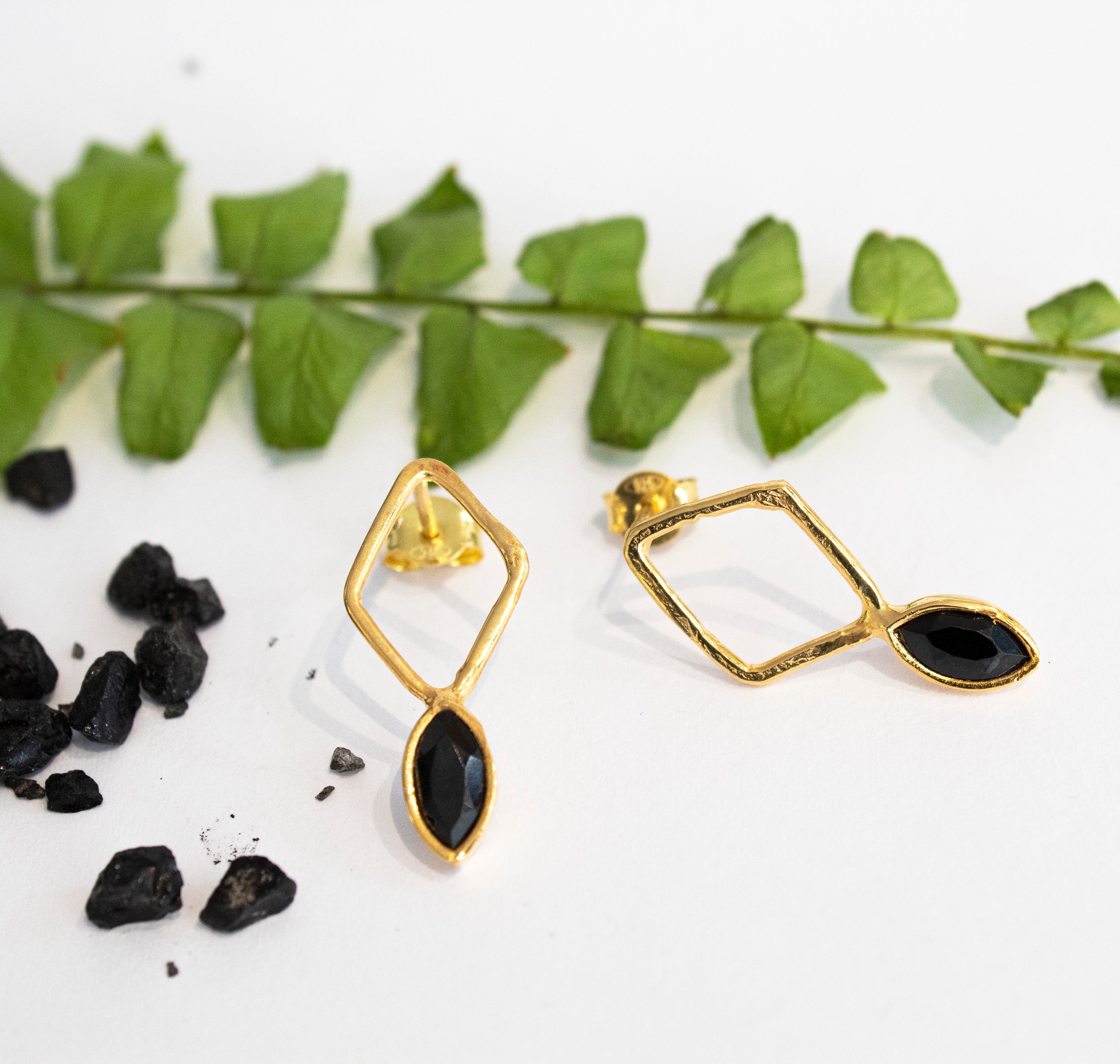 Marquise Black Rhombus Earrings
