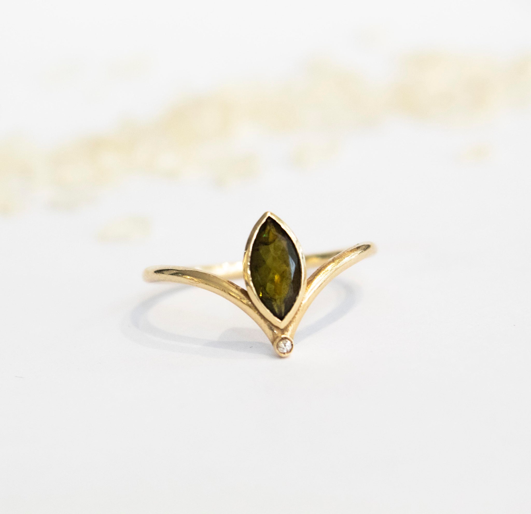 Marquise Olive Green Tourmaline and Diamond Ring 9 karats Gold