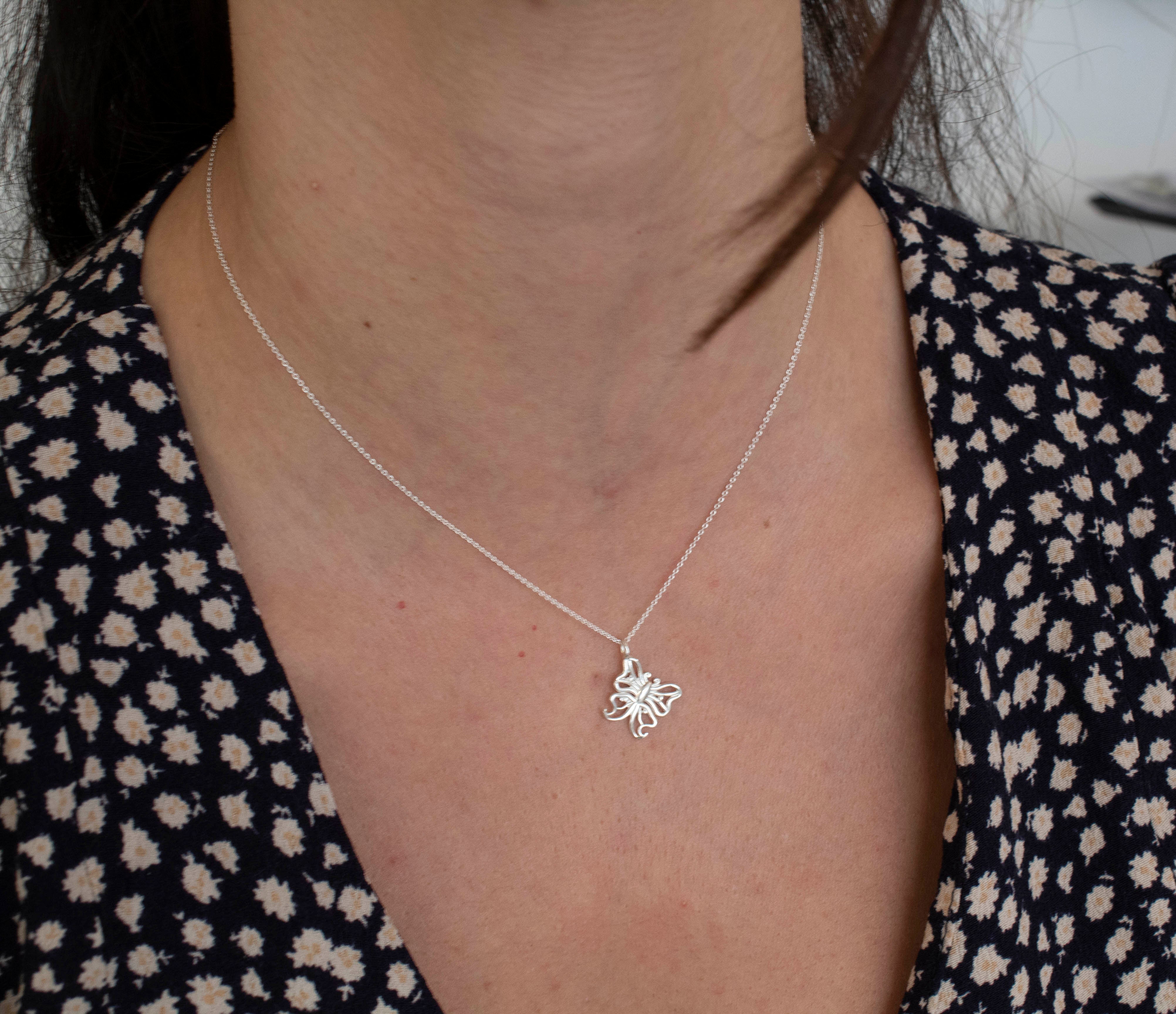 Butterfly Small Curved Chain Necklace