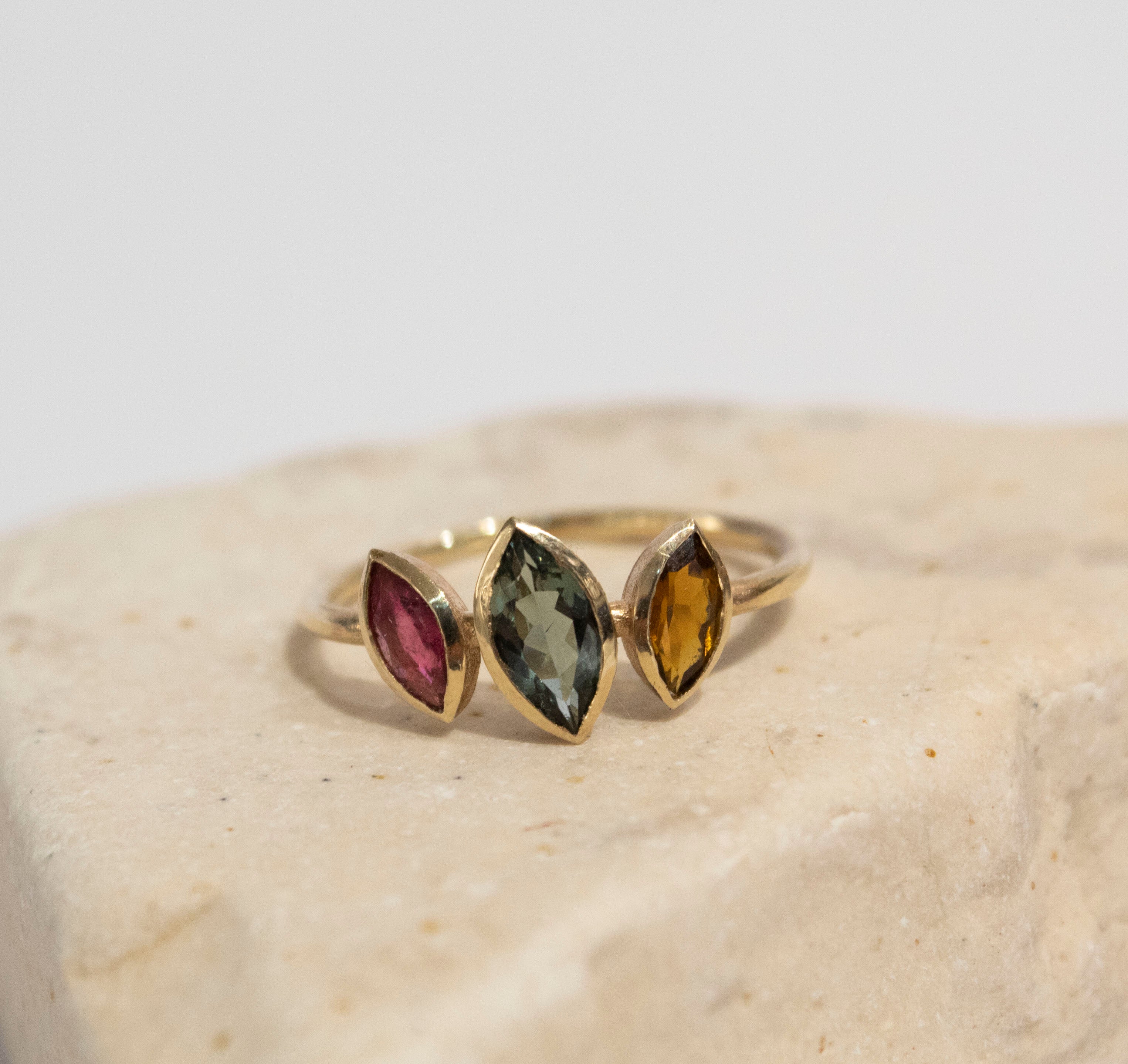 Δαχτυλίδι με τρείς τουρμαλίνες marquise από 9k χρυσό