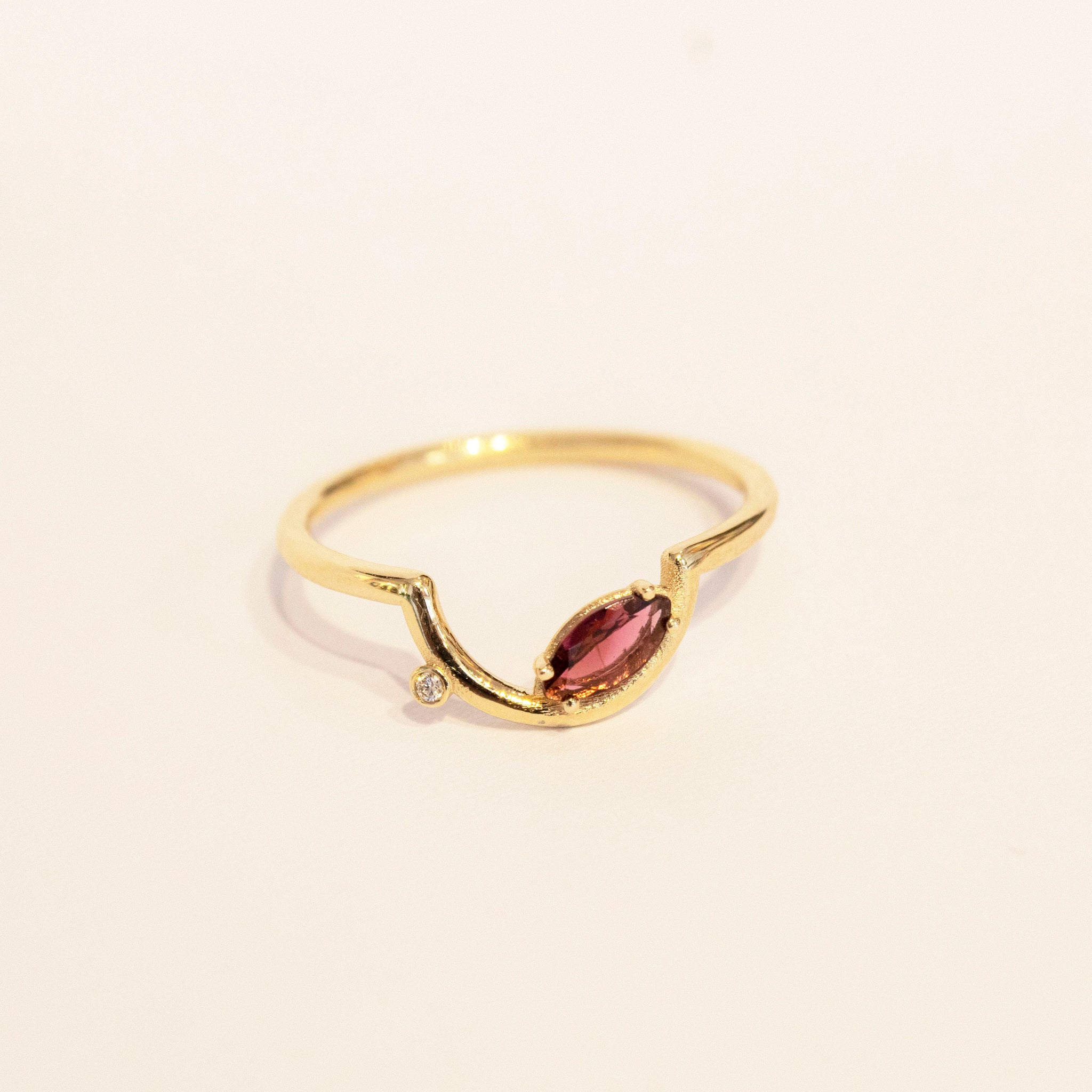 Smile Tourmaline and Diamond Ring 9 karats Gold