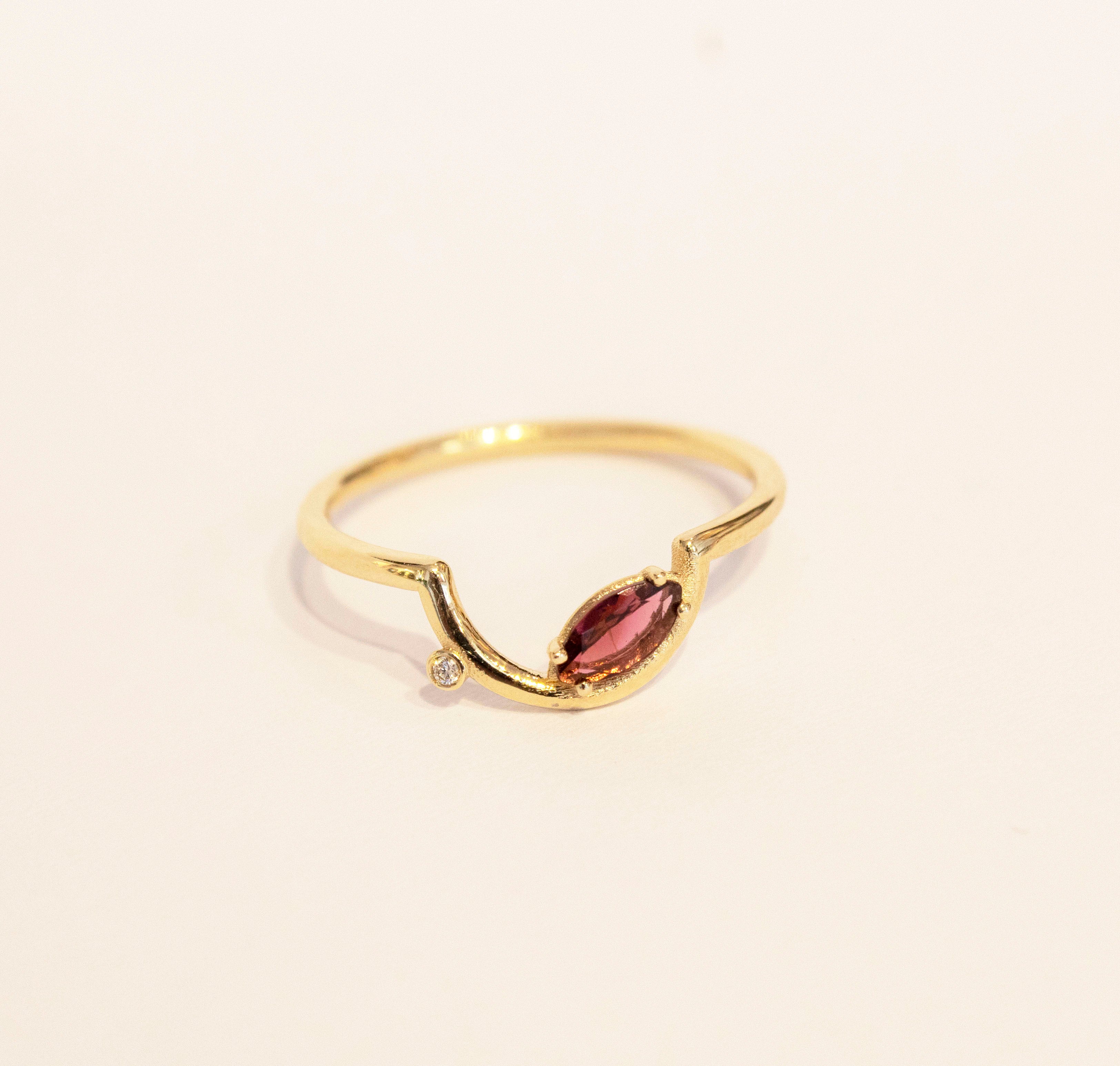 Smile Tourmaline and Diamond Ring 9 karats Gold