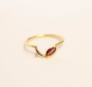 Smile Tourmaline and Diamond Ring 9 karats Gold