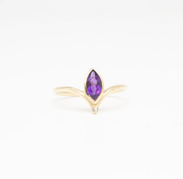 Marquise Amethyst and Diamond Ring 9 karats Gold