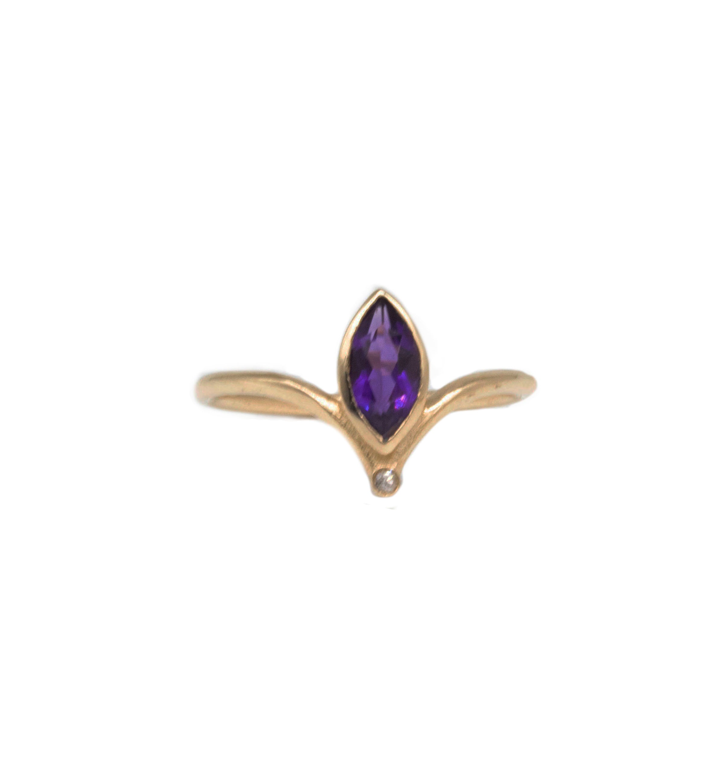Marquise Amethyst and Diamond Ring 9 karats Gold