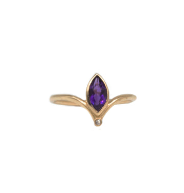 Marquise Amethyst and Diamond Ring 9 karats Gold