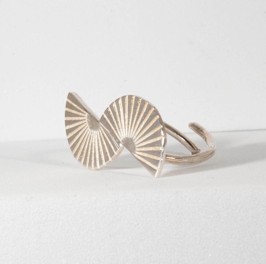 Retro Lotus Joined Semi-Circles Ring