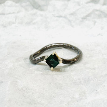 Solitaire Dark Blue Square Ring