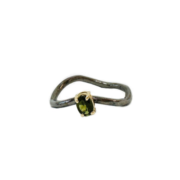 Μονόπετρο με λαδί τουρμαλίνη συνδυασμός πολύτιμων  μετάλλων 