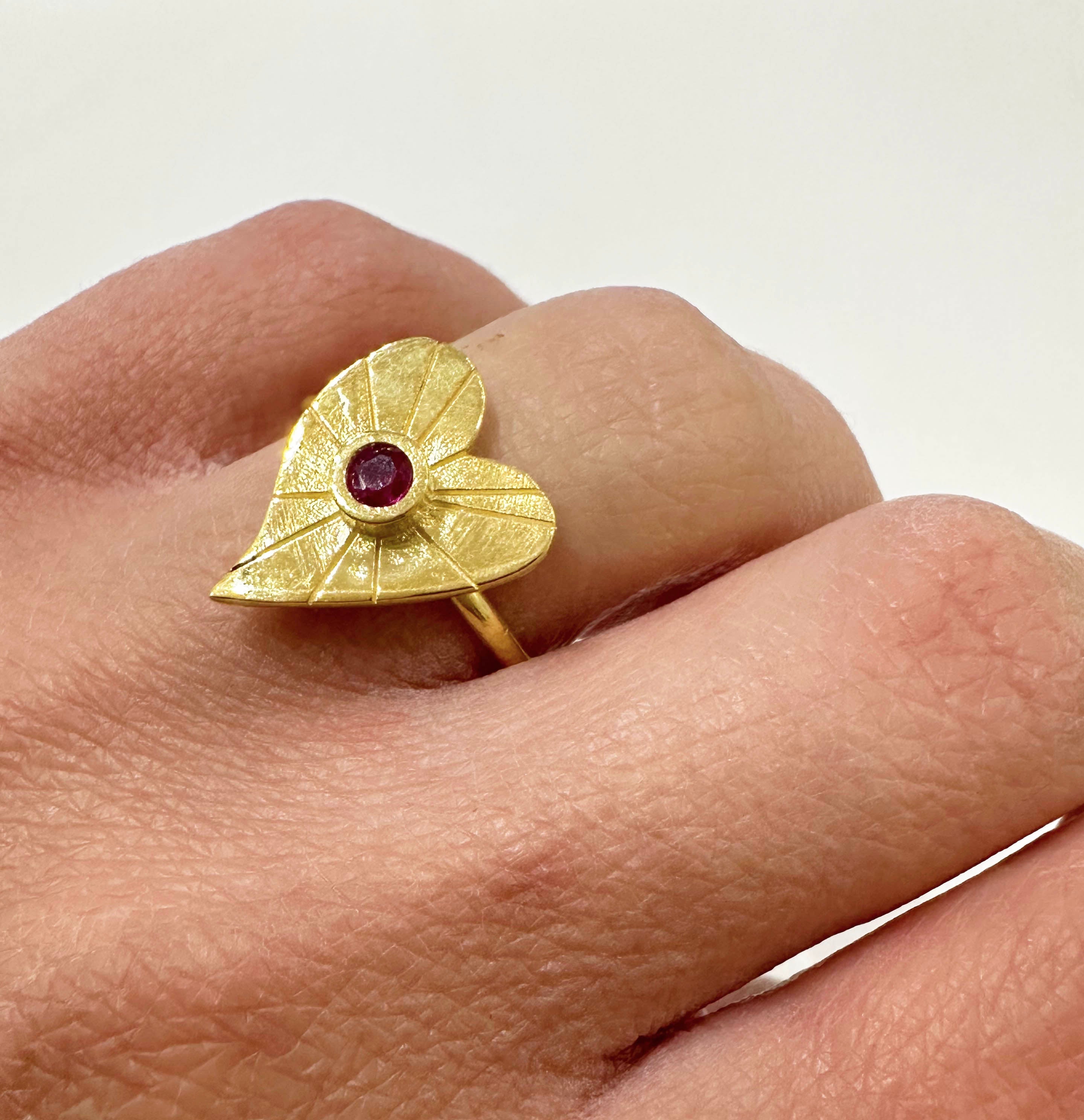 Essence Heart Zircon Ring