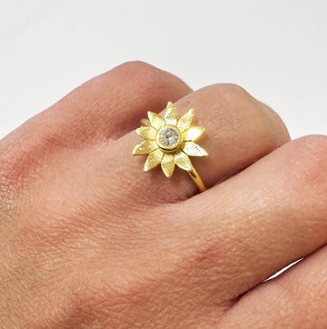 Essence Daisy Zircon Ring