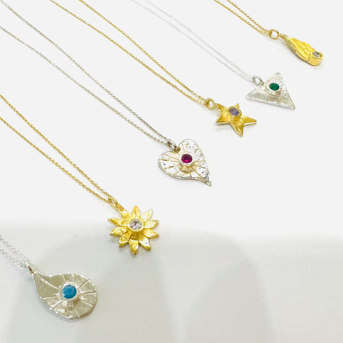 Essence Daisy Zircon Necklace