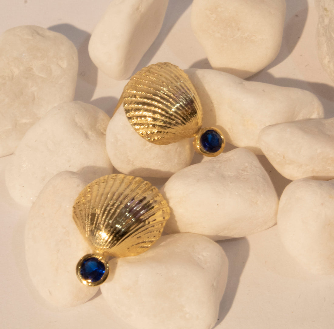 Shell Small Scallop Blue Stone Earrings