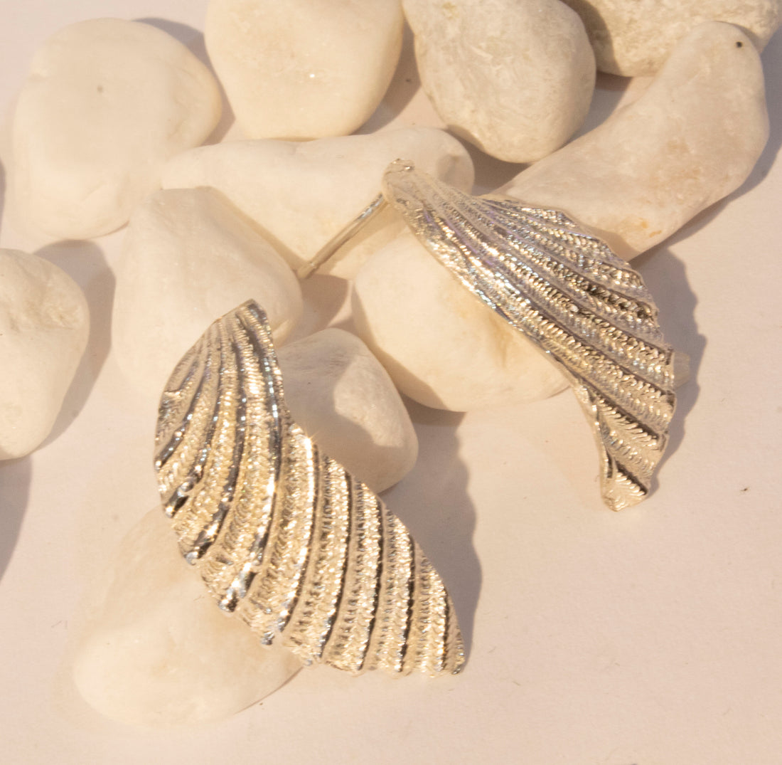 Shell Big Half Grainy Earrings