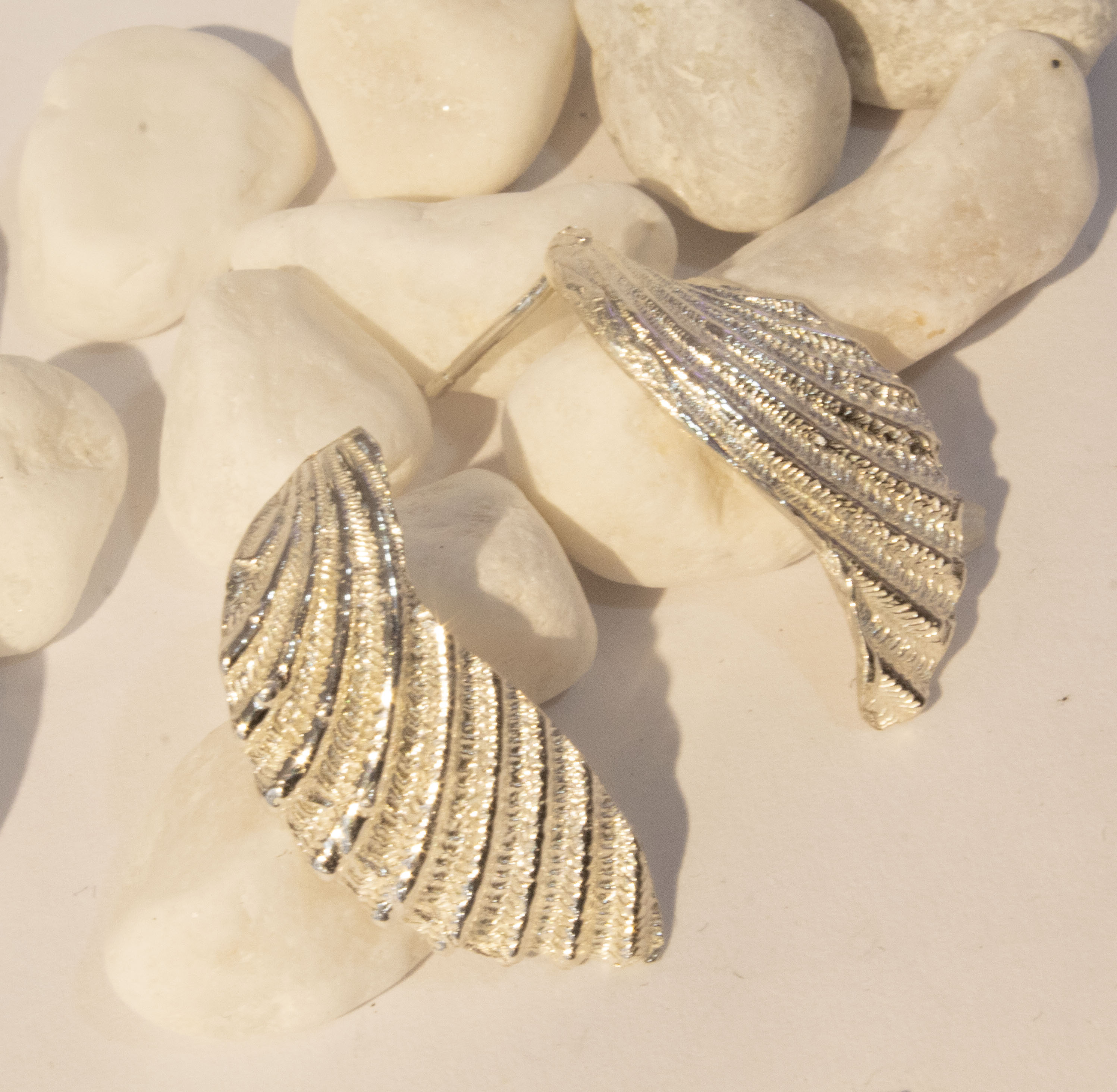 Shell Big Half Grainy Earrings
