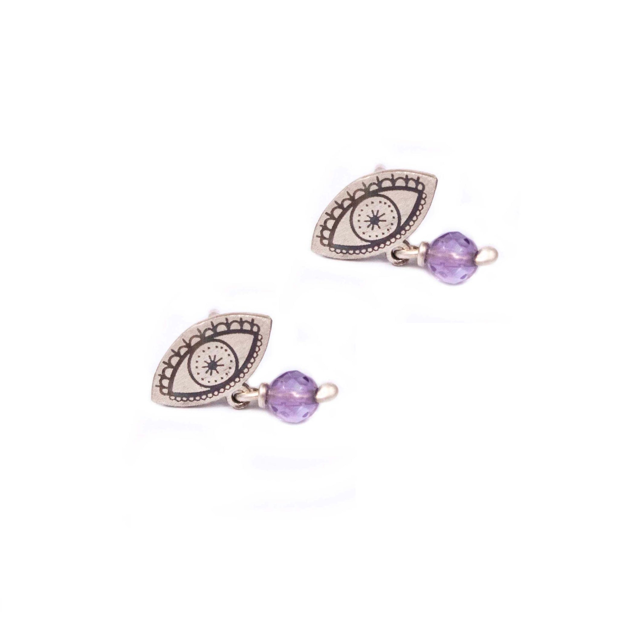 mikra  asimena karfota matakia skoularikia me amethusto