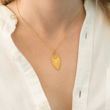 Retro Lotus Circle with a Tulip Necklace