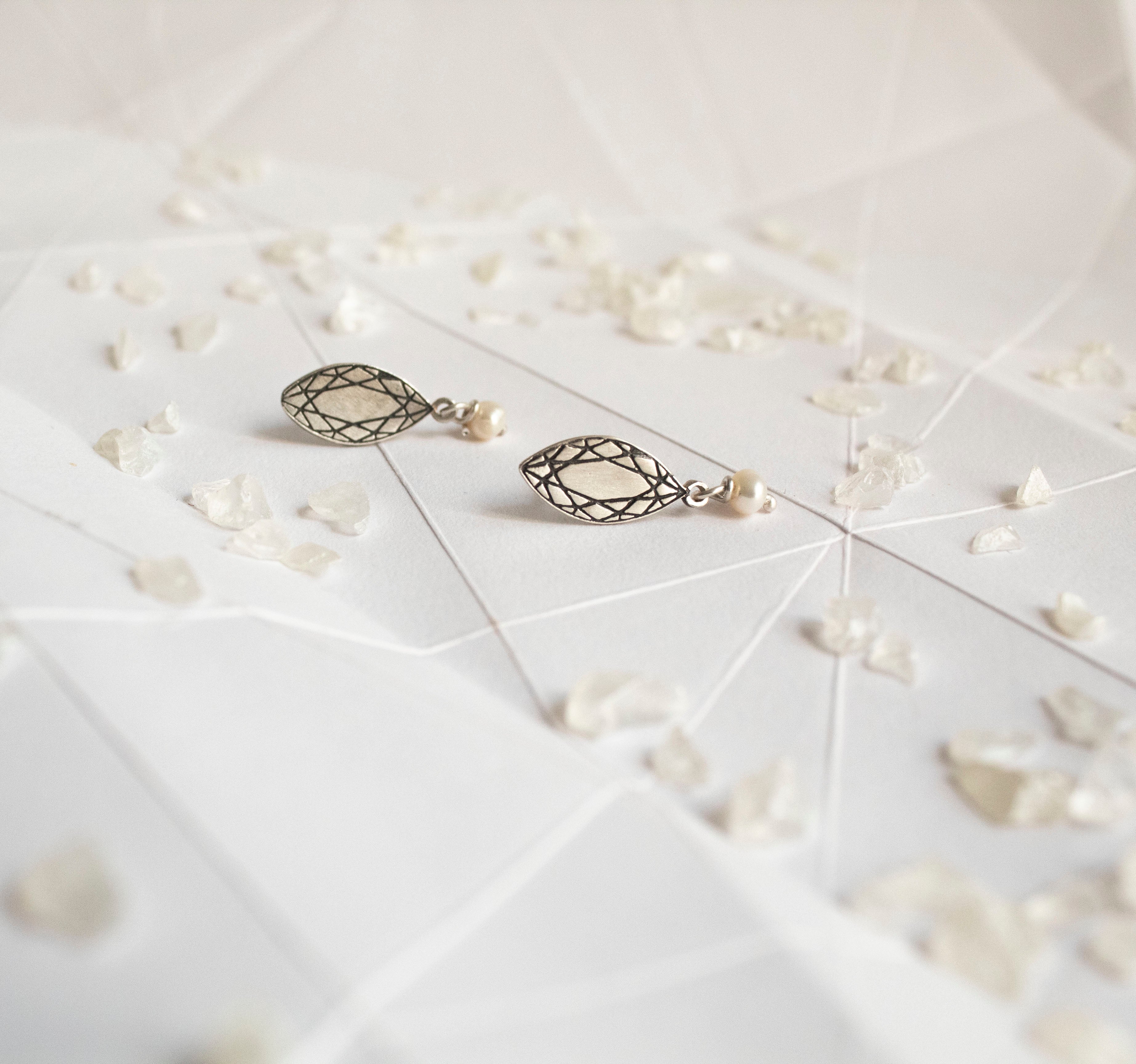 Super Cuts The Marquise Stud Earrings with Pearl