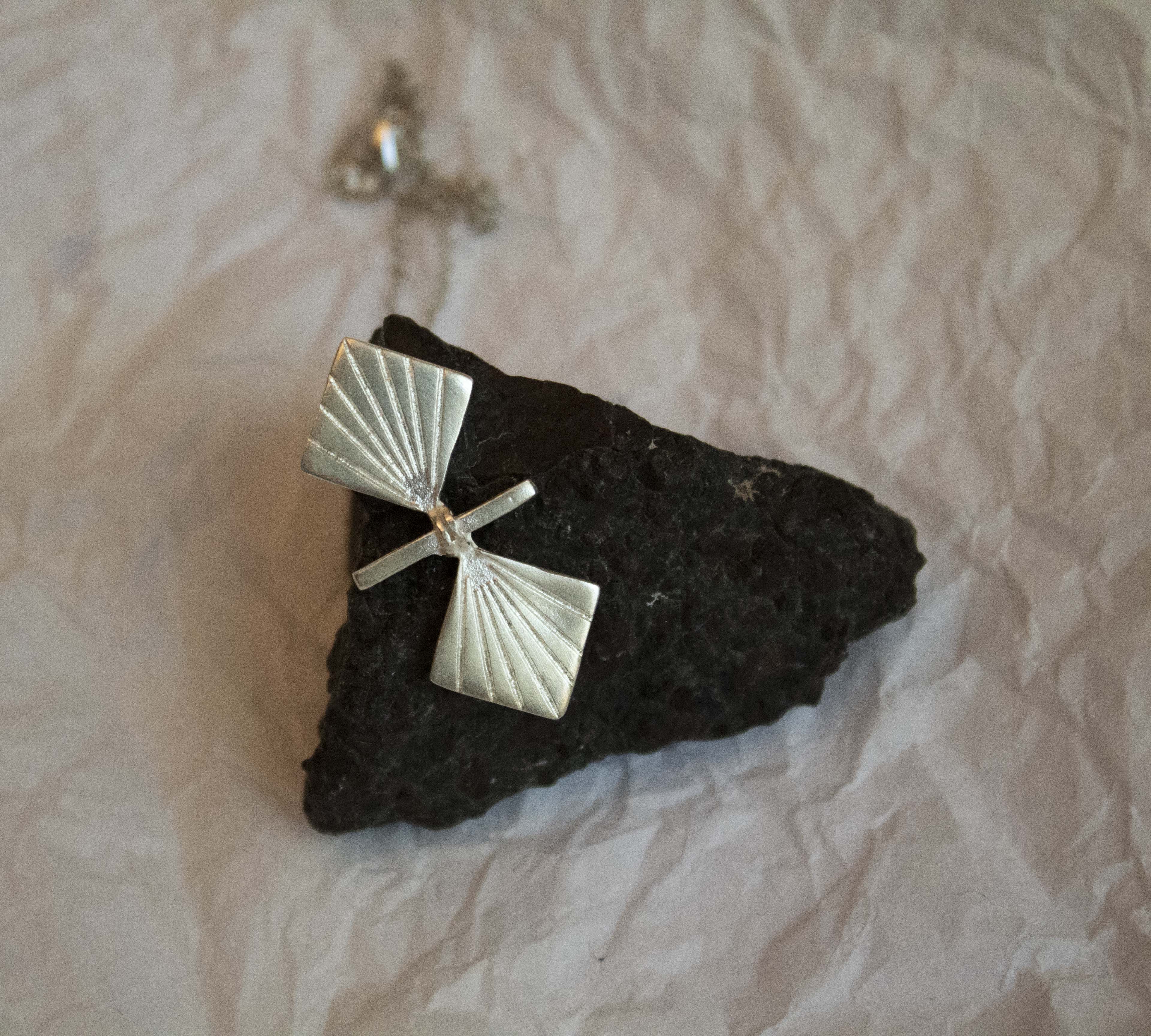 Retro Lotus Sui Generis Minimal Necklace